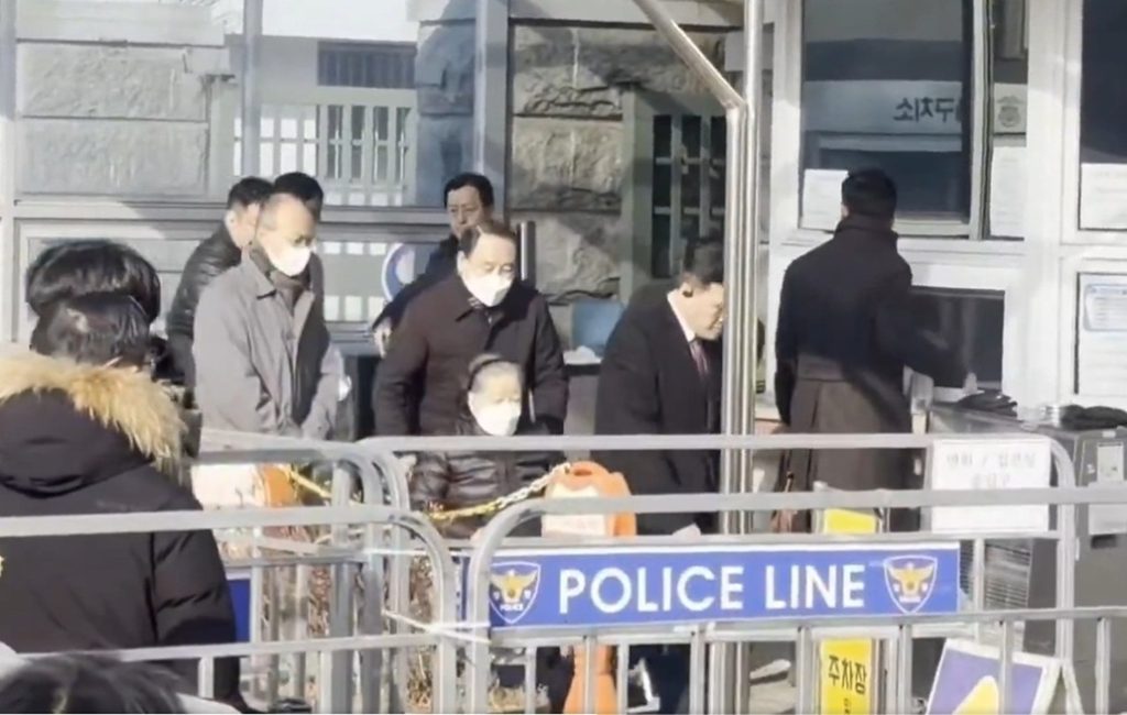 Hak Ja Han leaving Seoul Detention Center