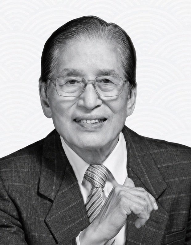Lee Jae-seok building bridges